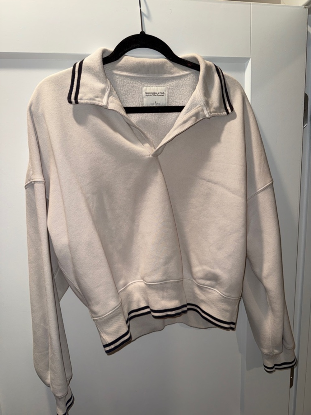 Abercrombie & Fitch Cream V-Neck Pullover with Navy Trim
